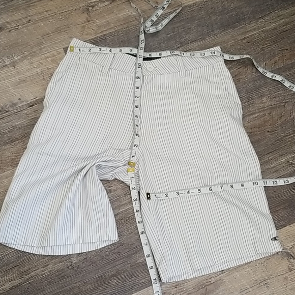 O'Neill Striped Shorts - Picture 9 of 10
